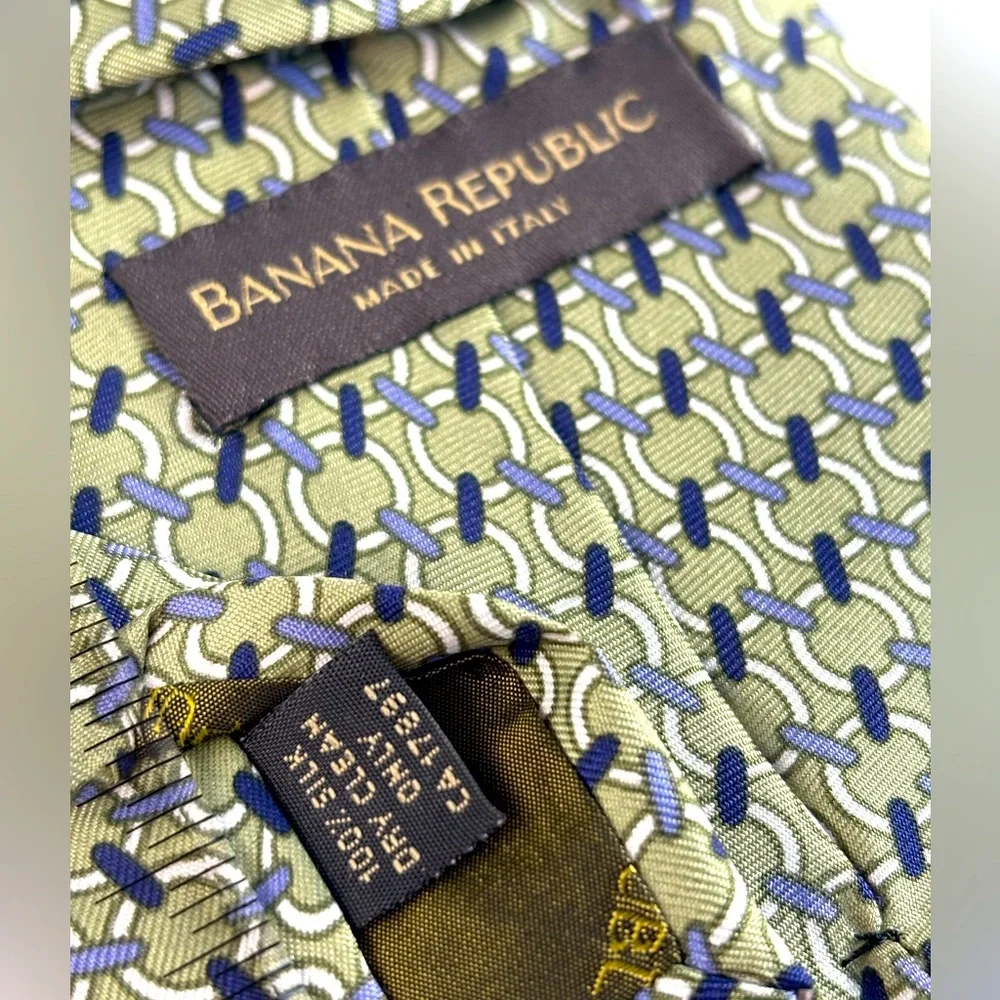BR Silk Neck Tie Geometric Pattern Made in Italy EUC Green Blue‎ Cream